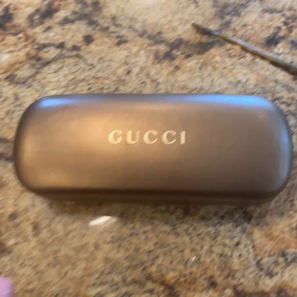 Gucci sunglasses with case - Picture 10 of 13